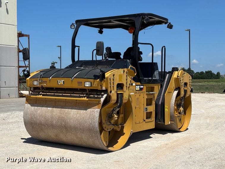 2016 Caterpillar CB68B Equipment Image0