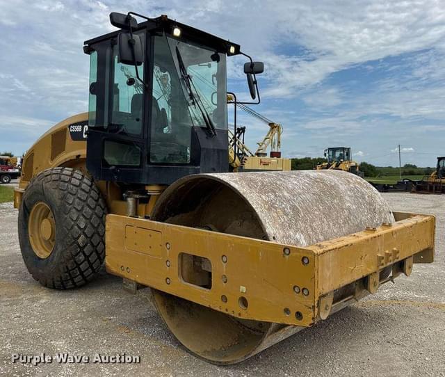 Image of Caterpillar CS56B equipment image 2