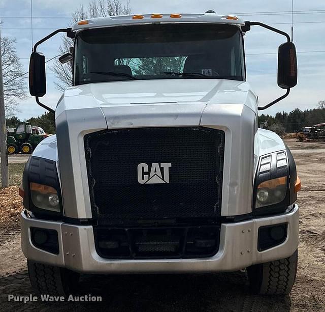Image of Caterpillar CT660 equipment image 1