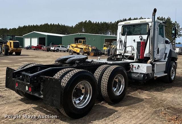 Image of Caterpillar CT660 equipment image 4