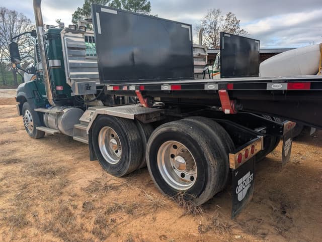 Image of Caterpillar CT660S equipment image 3