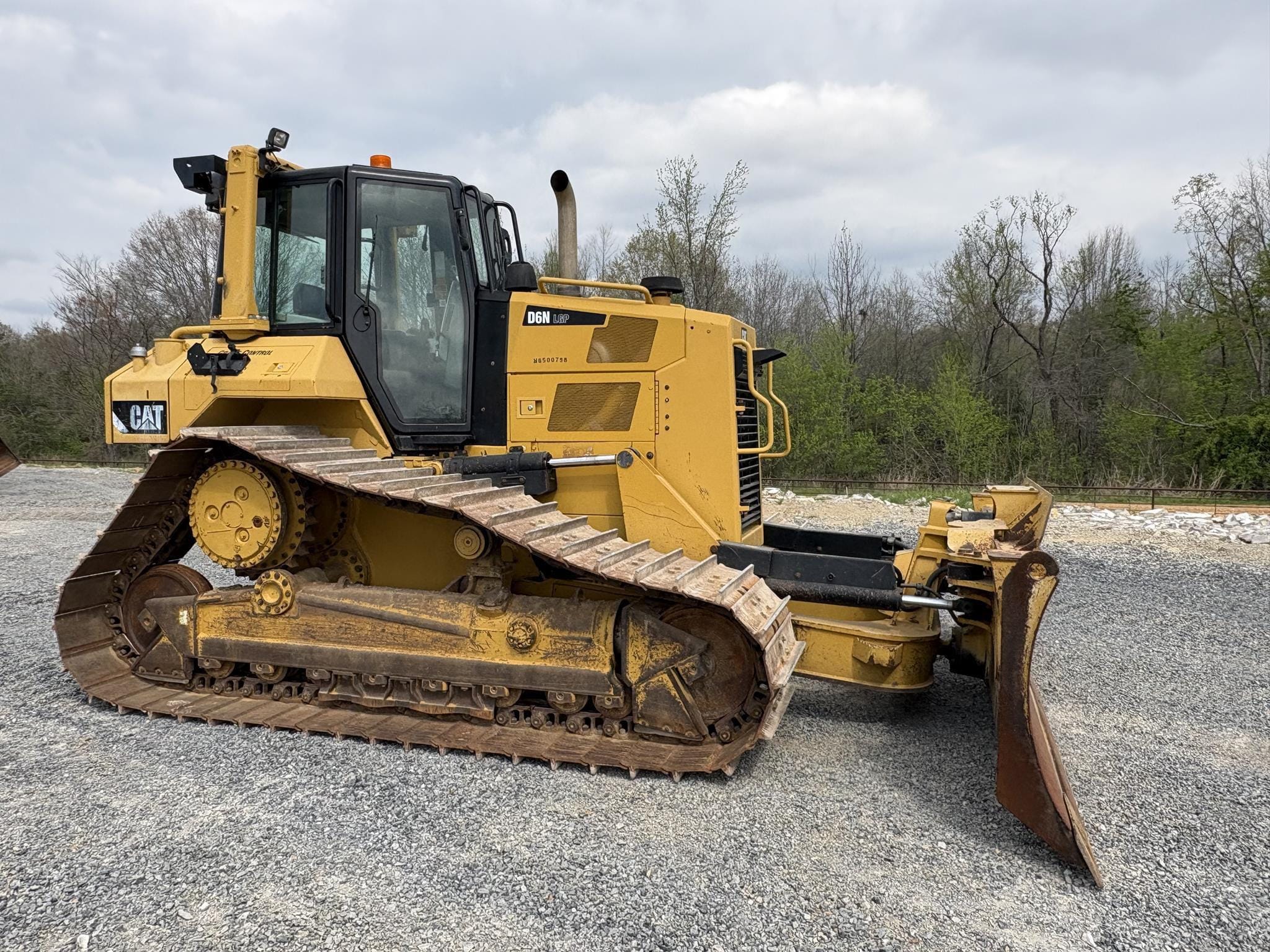 2016 Caterpillar D6N LGP Equipment Image0