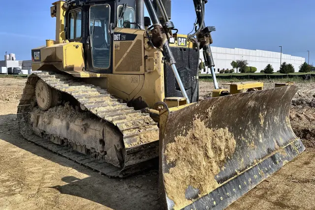 Image of Caterpillar D6T XW equipment image 4