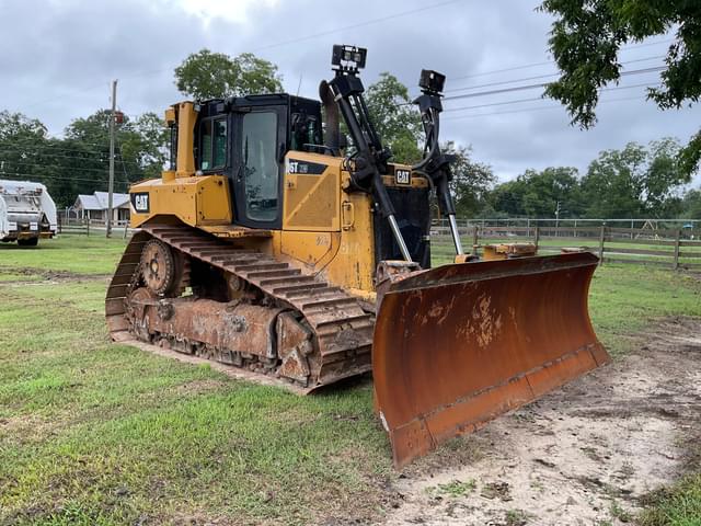 Image of Caterpillar D6T equipment image 2