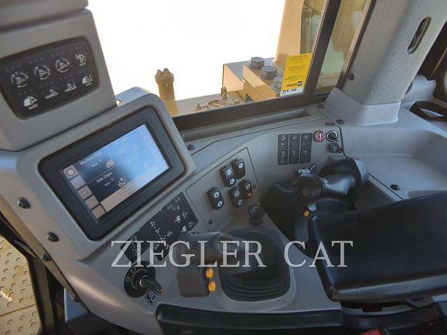 Image of Caterpillar D9T equipment image 1