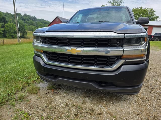 Image of Chevrolet Silverado equipment image 2