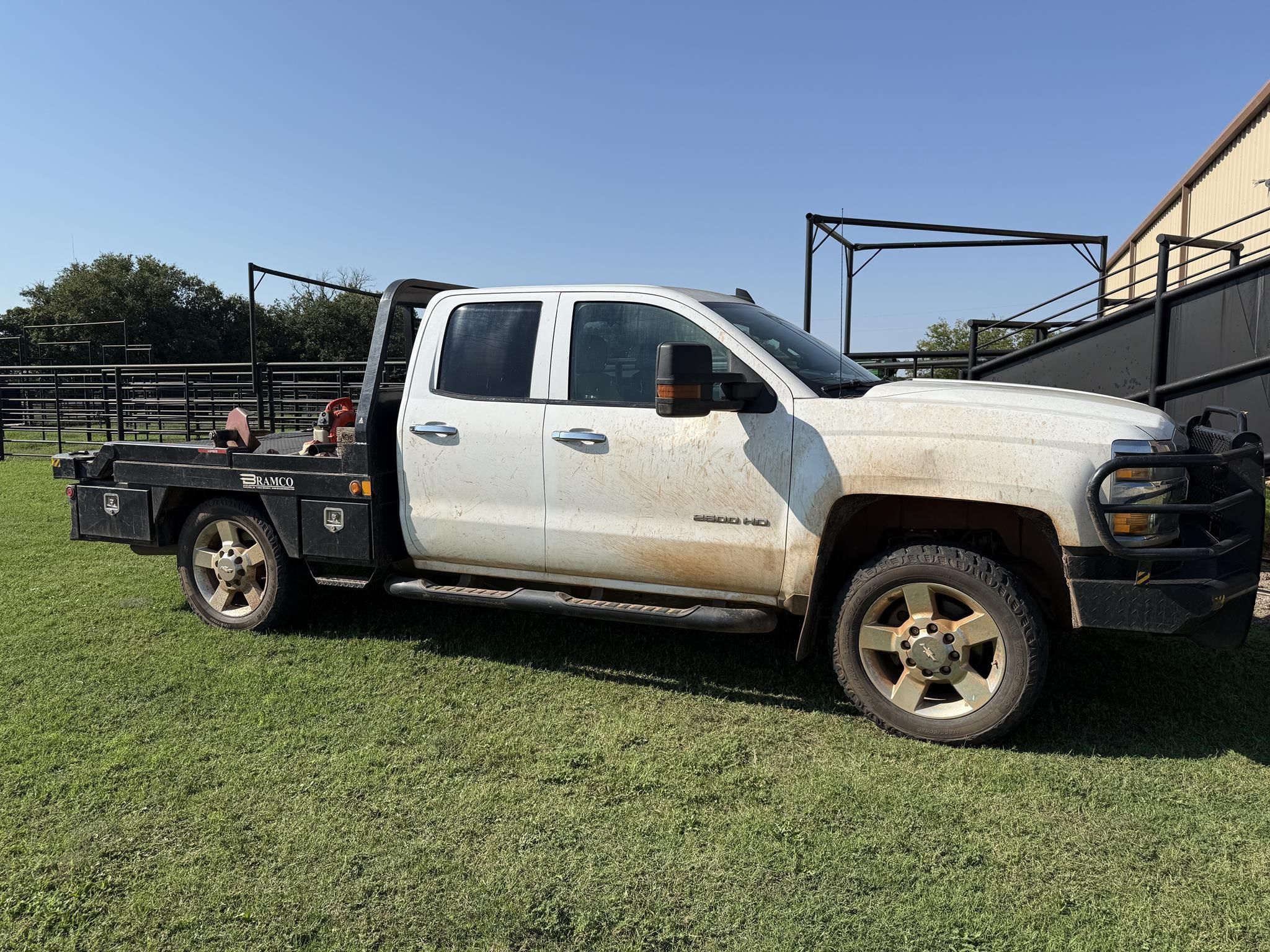 2016 Chevrolet 2500HD Equipment Image0