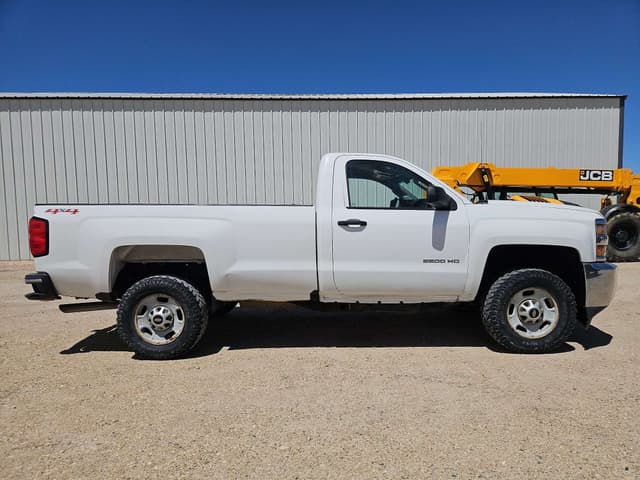 Image of Chevrolet 2500 equipment image 3