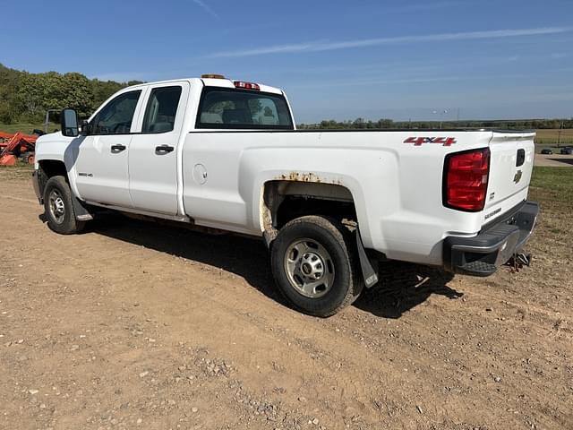 Image of Chevrolet 2500HD equipment image 2