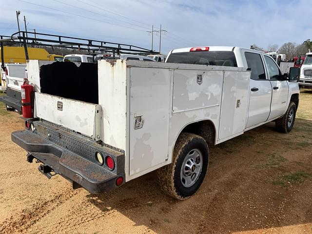 Image of Chevrolet 2500HD equipment image 2