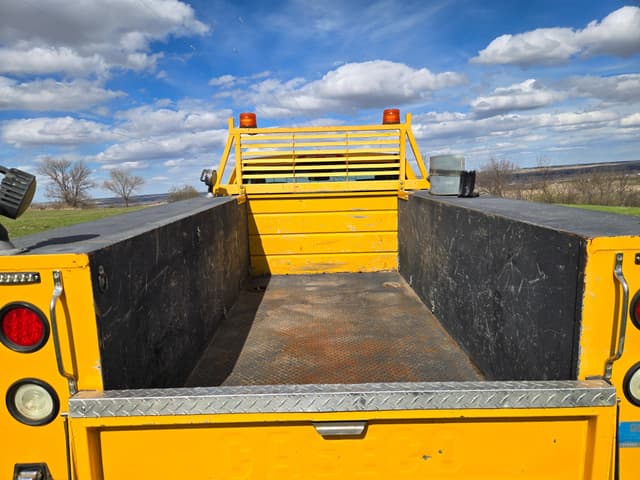Image of Chevrolet 2500HD equipment image 3