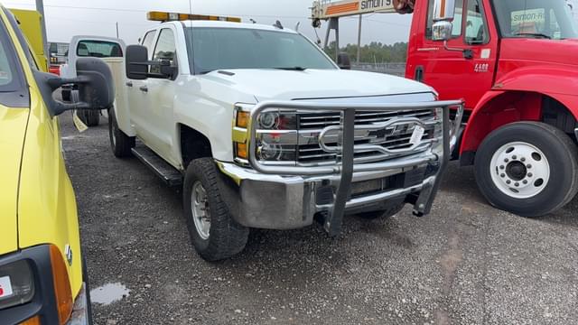 Image of Chevrolet 2500 equipment image 2