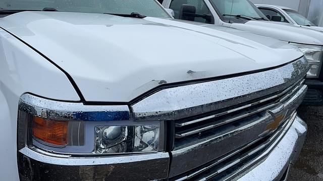 Image of Chevrolet 2500 equipment image 3