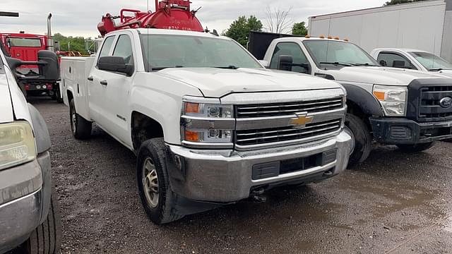 Image of Chevrolet 2500 equipment image 2
