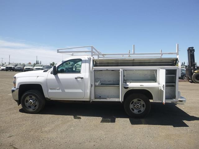 Image of Chevrolet 2500HD equipment image 4