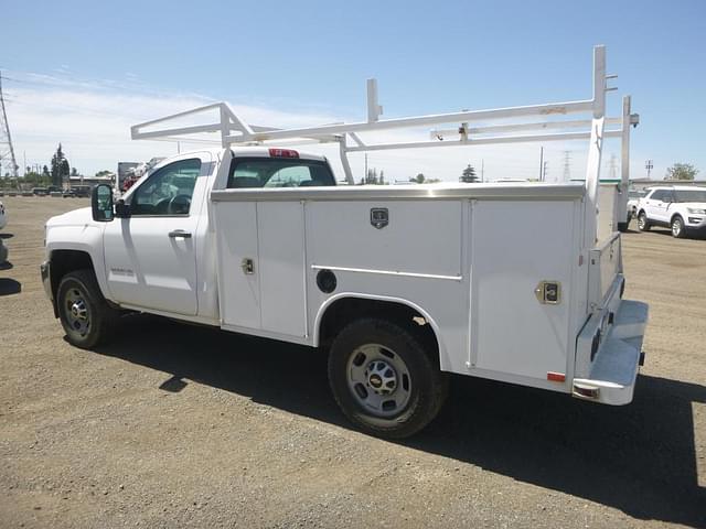 Image of Chevrolet 2500HD equipment image 3