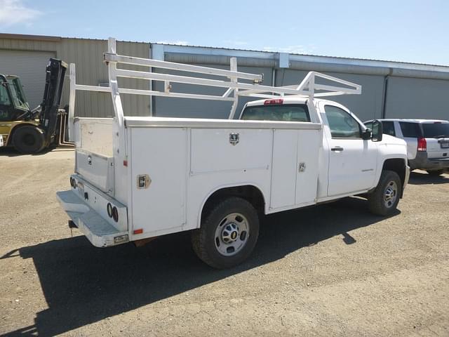 Image of Chevrolet 2500HD equipment image 2