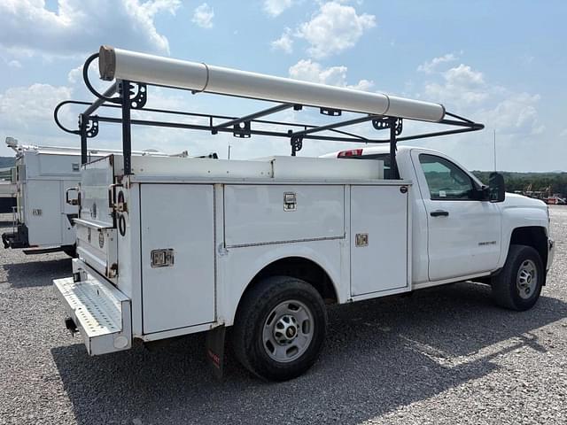 Image of Chevrolet 2500HD equipment image 3