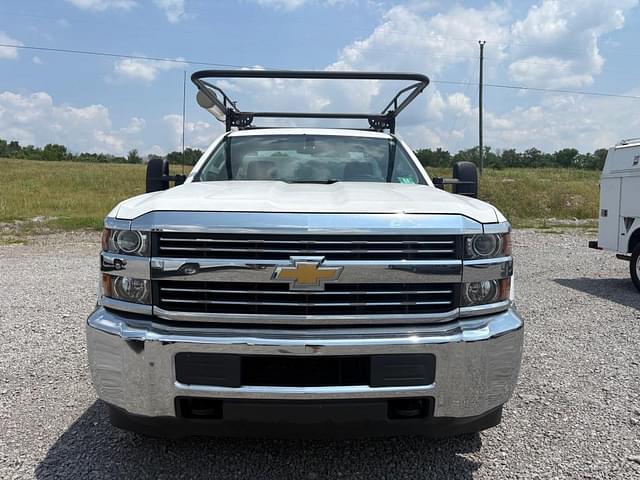 Image of Chevrolet 2500HD equipment image 1