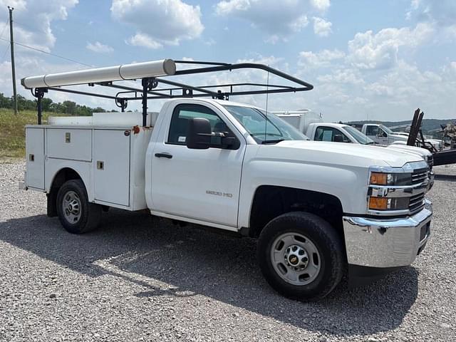 Image of Chevrolet 2500HD equipment image 2
