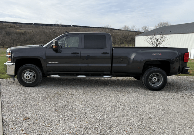 Image of Chevrolet 3500 equipment image 2