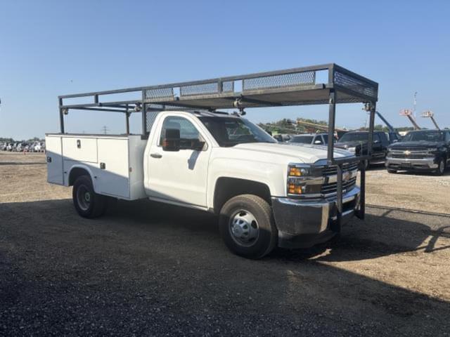 Image of Chevrolet 3500 equipment image 4