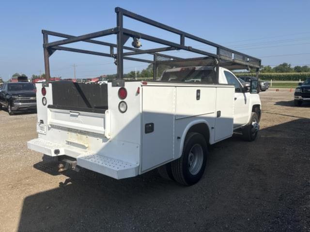 Image of Chevrolet 3500 equipment image 3