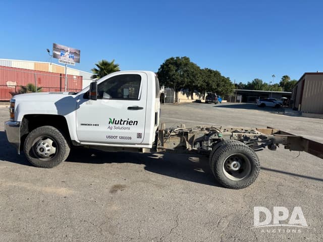 Image of Chevrolet 3500HD equipment image 2