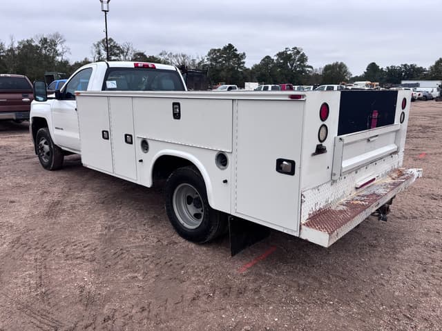 Image of Chevrolet 3500HD equipment image 3