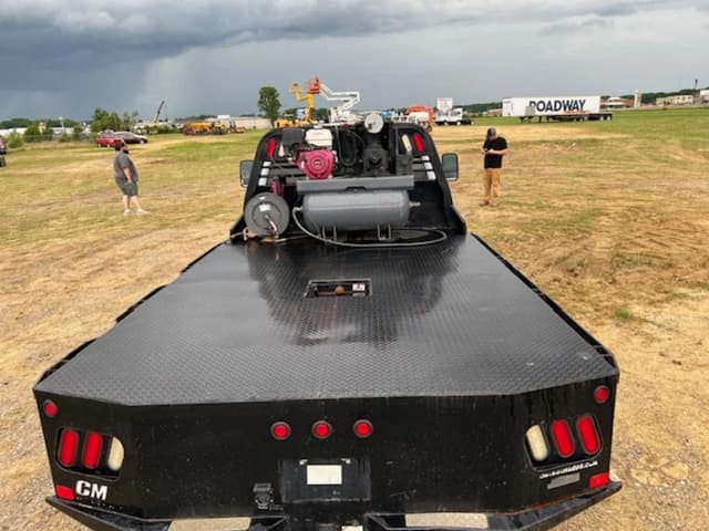 Image of Chevrolet 3500HD equipment image 3