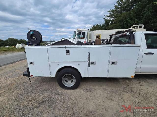 Image of Chevrolet 3500HD equipment image 2
