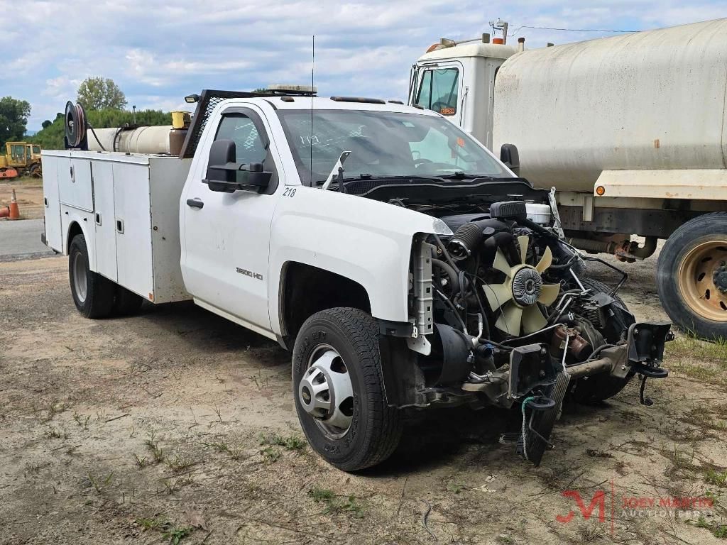 2016 Chevrolet 3500HD Equipment Image0