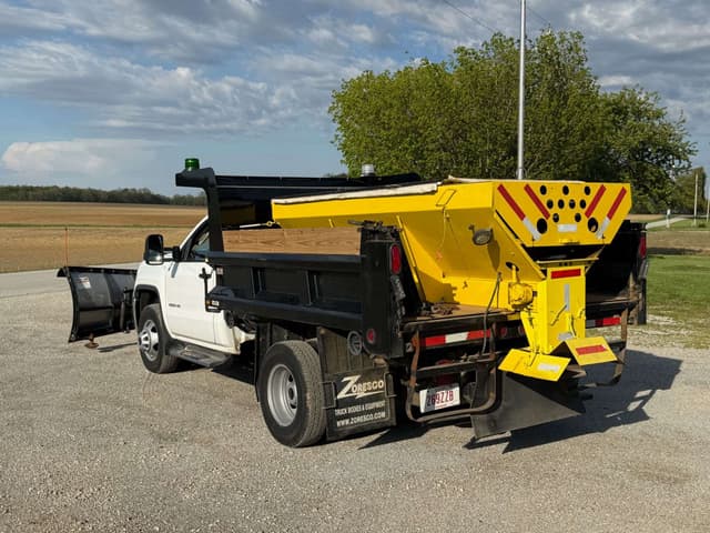 Image of Chevrolet 3500HD equipment image 2