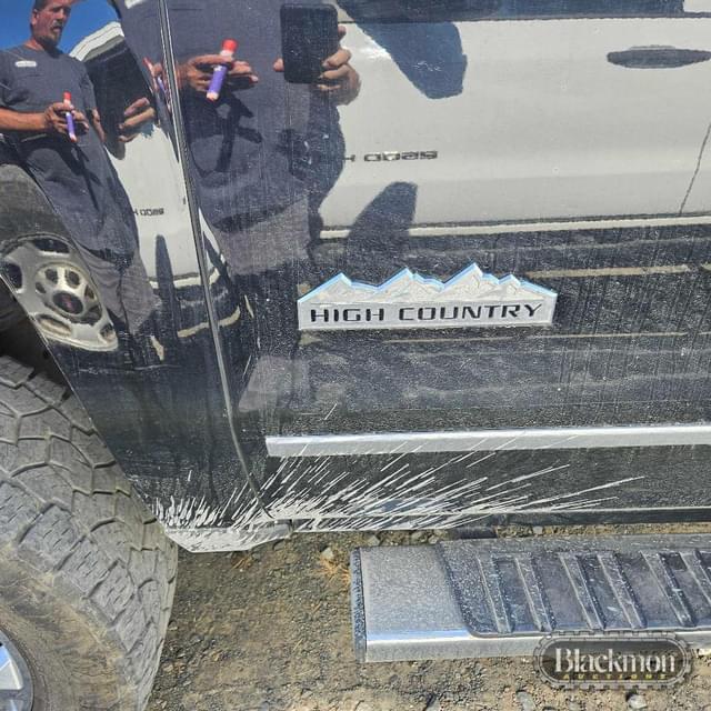 Image of Chevrolet 2500HD equipment image 2