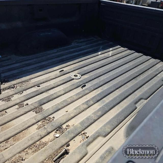 Image of Chevrolet 2500HD equipment image 4