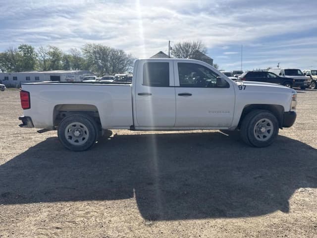 Image of Chevrolet 1500 equipment image 4