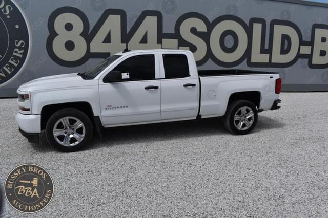 Image of Chevrolet 1500 equipment image 1