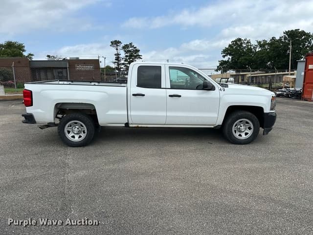 Image of Chevrolet 1500 equipment image 3