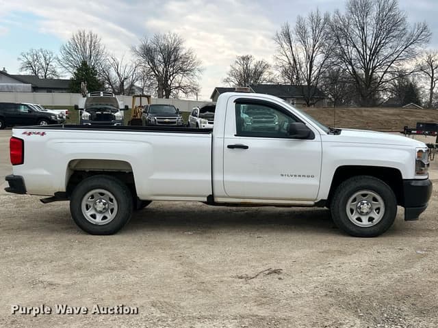 Image of Chevrolet 1500 equipment image 3