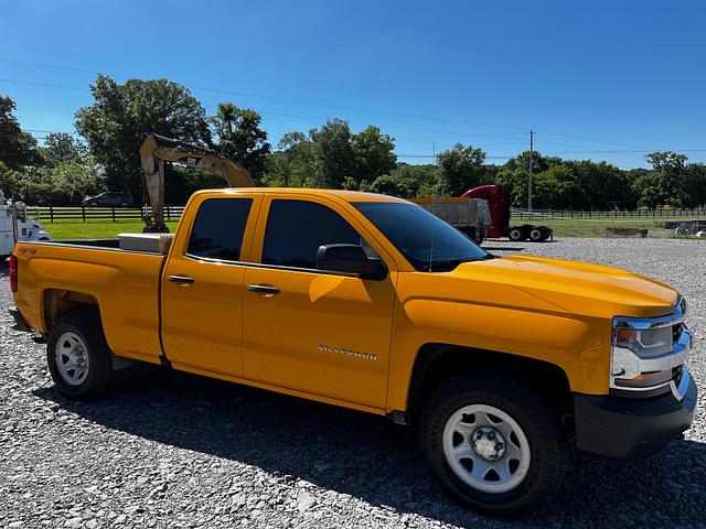 Image of Chevrolet Silverado equipment image 3