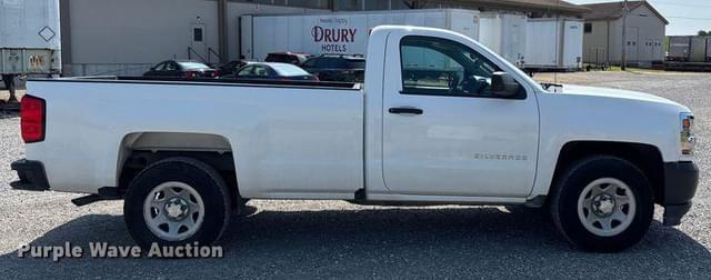 Image of Chevrolet 1500 equipment image 3