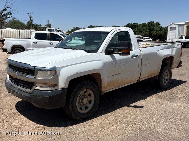 2016 Chevrolet Silverado Equipment Image0