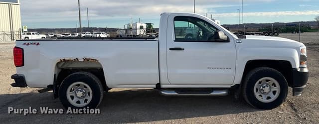 Image of Chevrolet 1500 equipment image 3