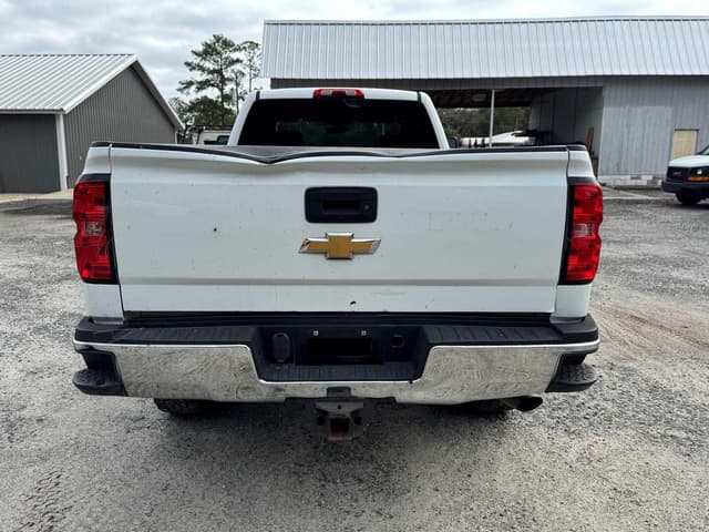 Image of Chevrolet 2500 equipment image 3