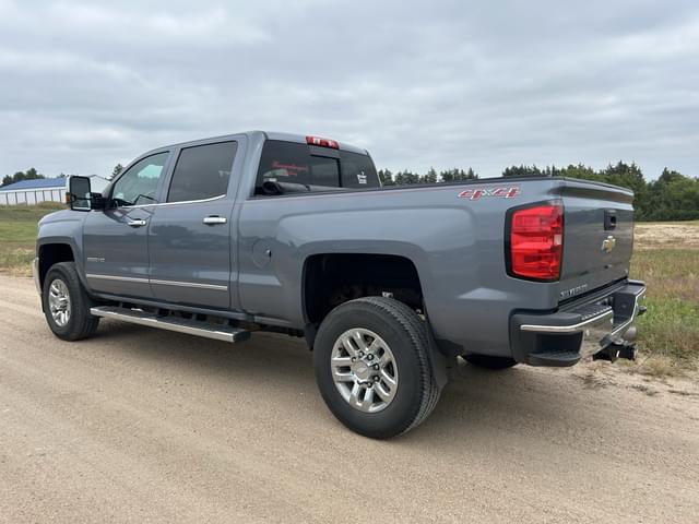 Image of Chevrolet 2500HD equipment image 3