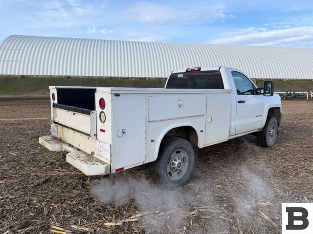 Image of Chevrolet 2500HD equipment image 4