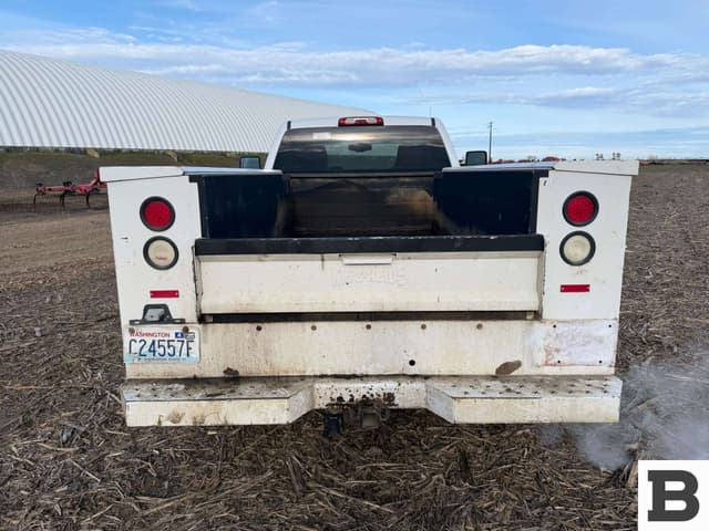 Image of Chevrolet 2500HD equipment image 3