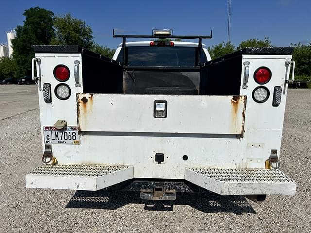 Image of Chevrolet 2500 equipment image 3