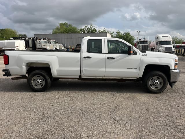 Image of Chevrolet 2500HD equipment image 3