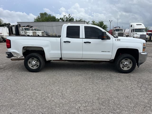 Image of Chevrolet 2500HD equipment image 3